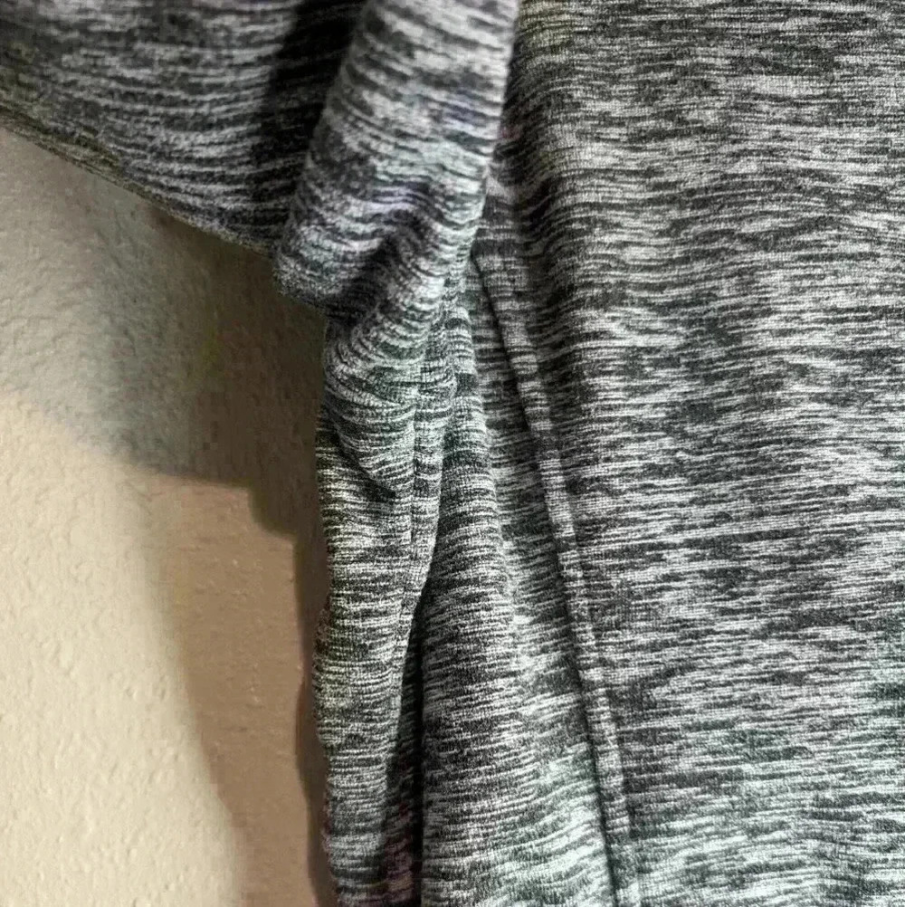 {Snozu} size medium•full zip sweater•black and grey - Picture 6 of 14